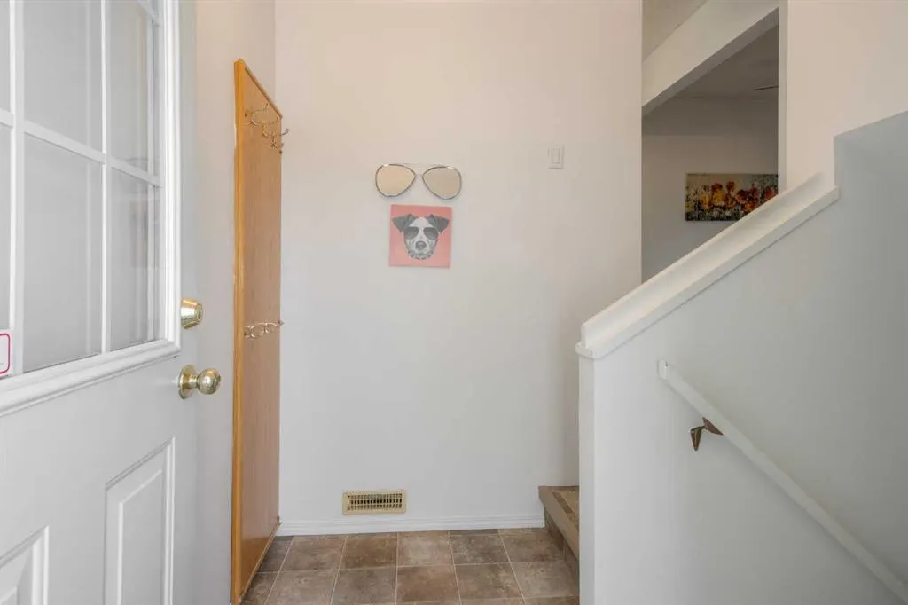 946 Columbia Boulevard W