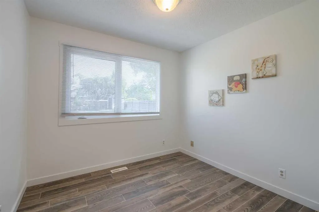 946 Columbia Boulevard W