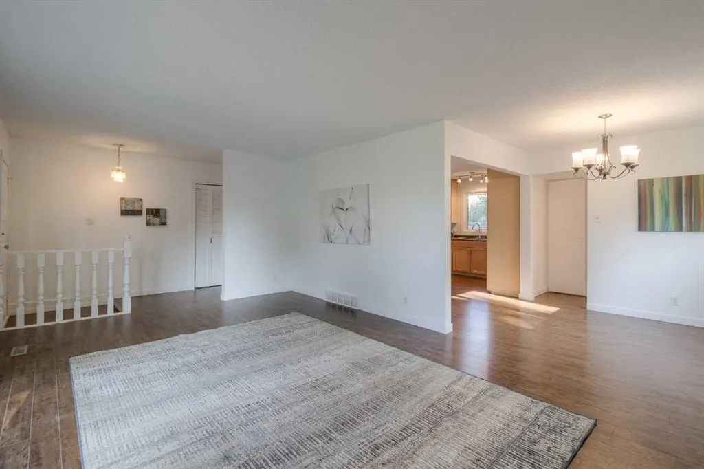 946 Columbia Boulevard W
