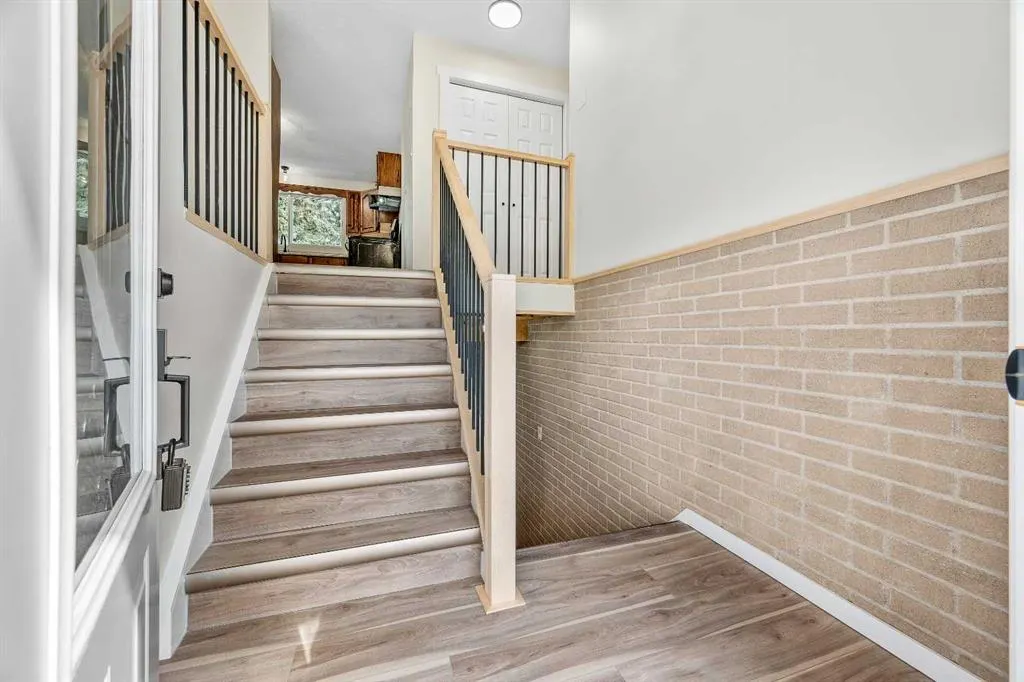16 3 Street N