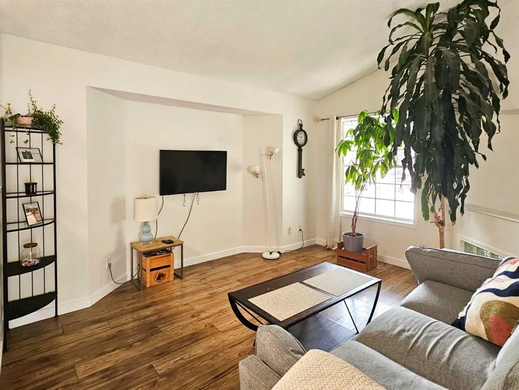 94 Hidden Spring Green NW