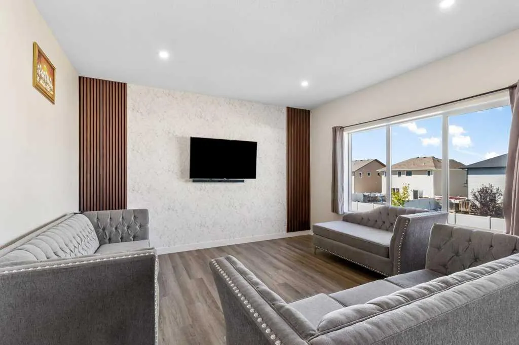 30 Thayer Close