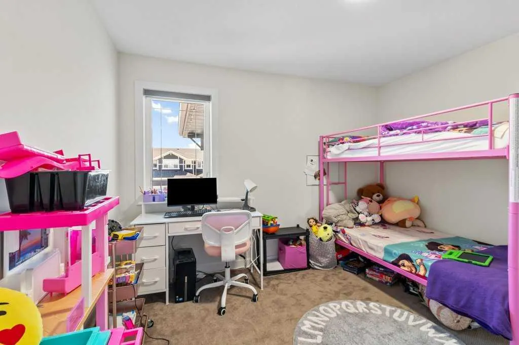 30 Thayer Close
