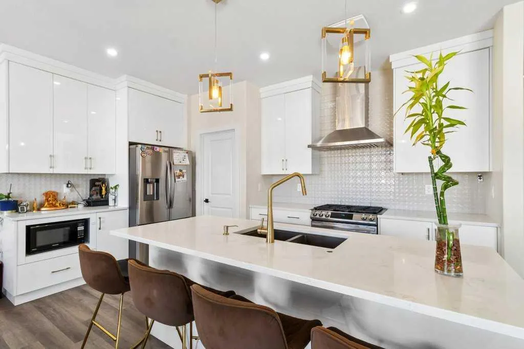 30 Thayer Close