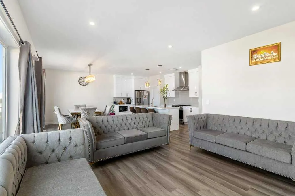 30 Thayer Close
