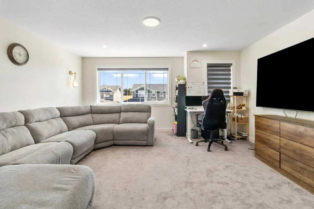 30 Thayer Close