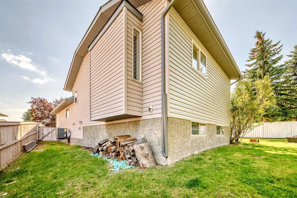 22 Harvest Rose Place NE