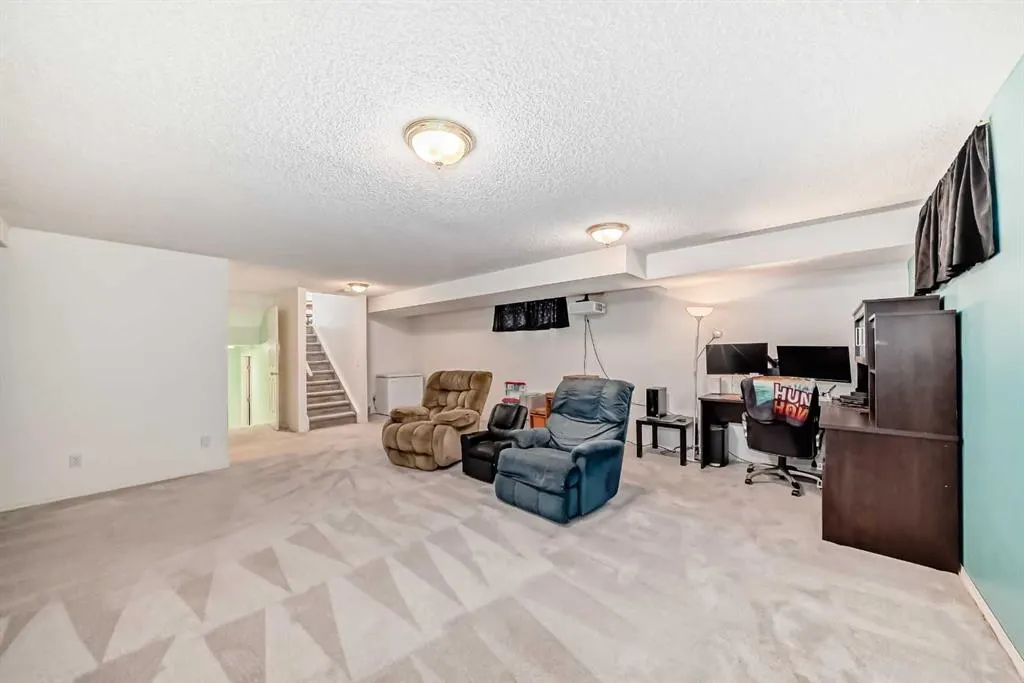 22 Harvest Rose Place NE