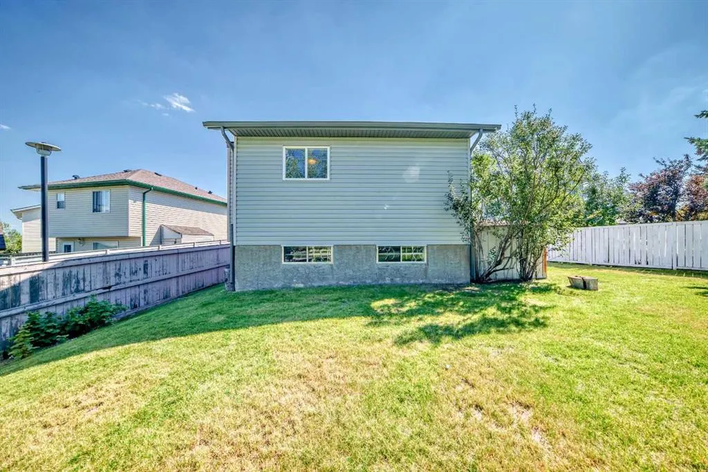 22 Harvest Rose Place NE