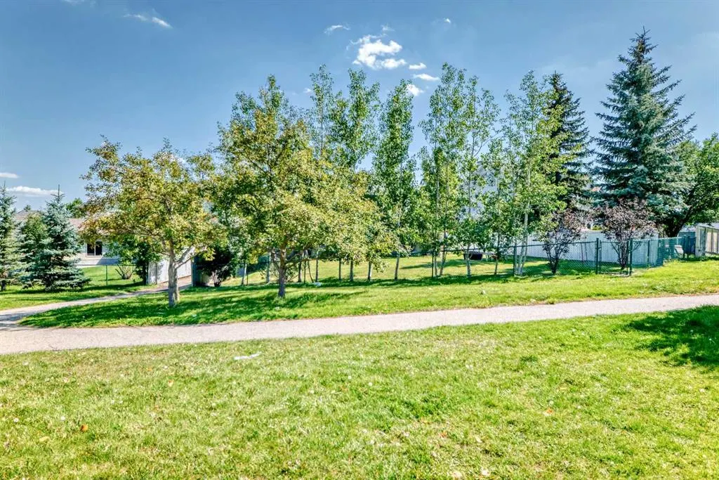 22 Harvest Rose Place NE