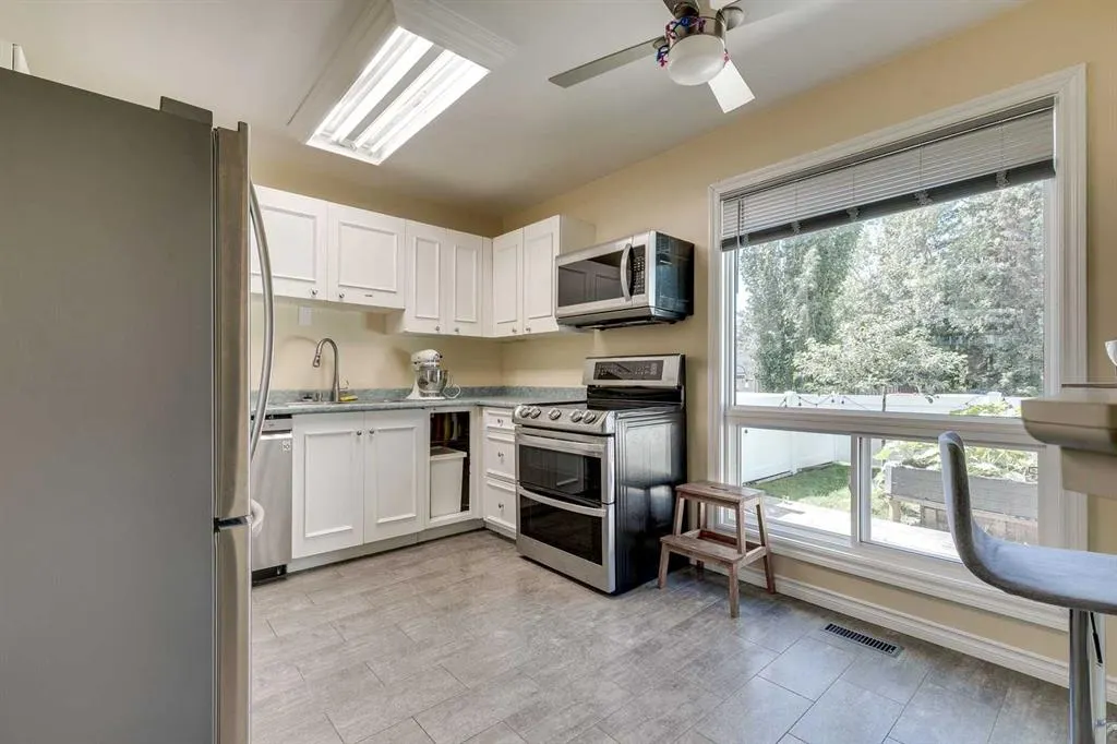 305 Brae Glen Road SW