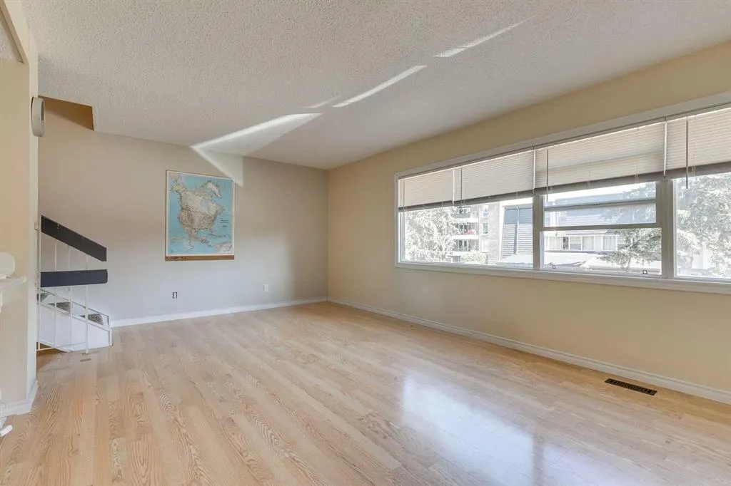 305 Brae Glen Road SW