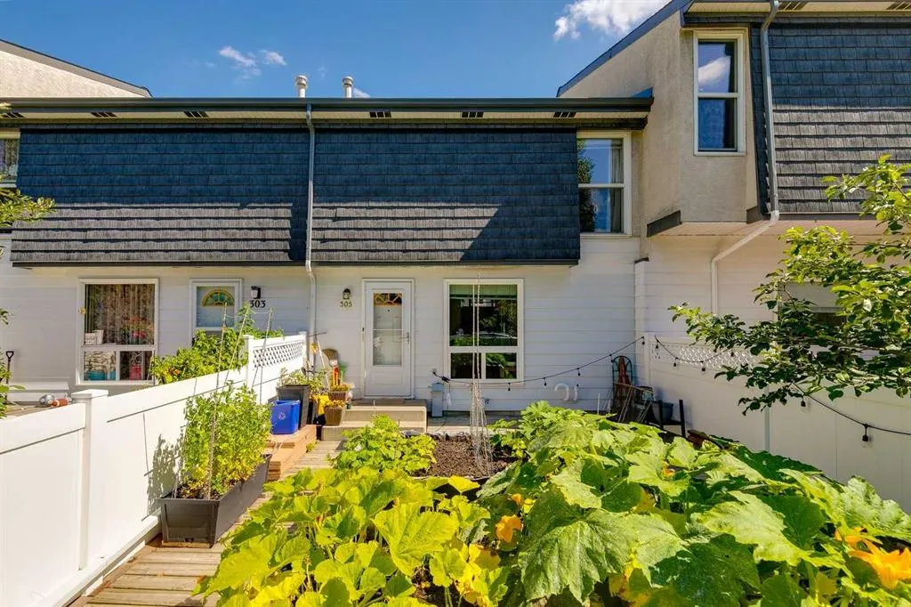 305 Brae Glen Road SW