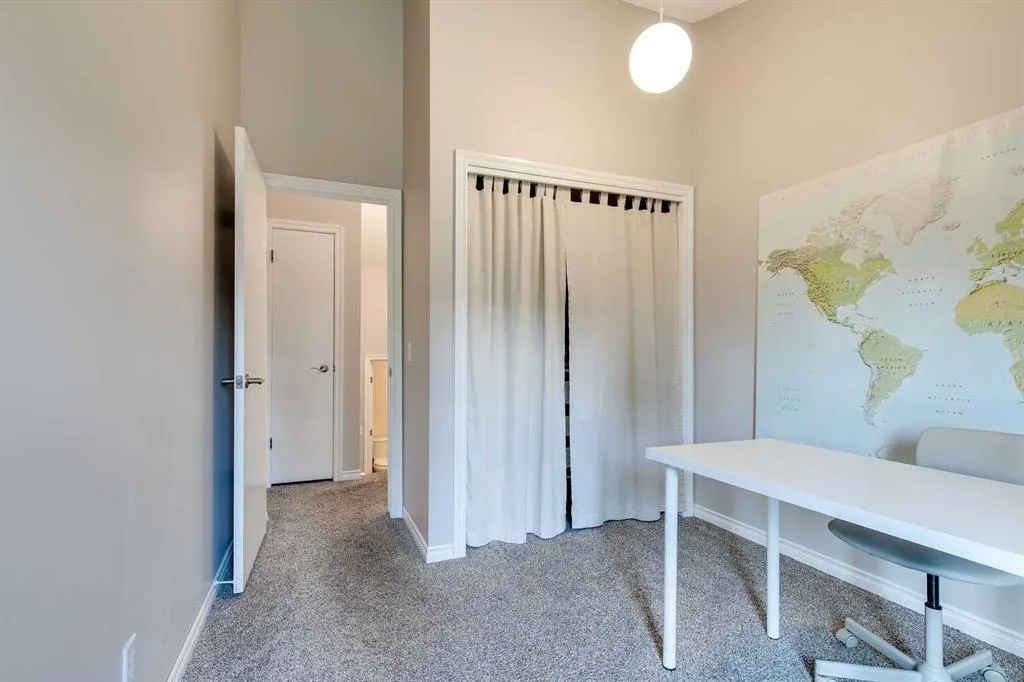 305 Brae Glen Road SW