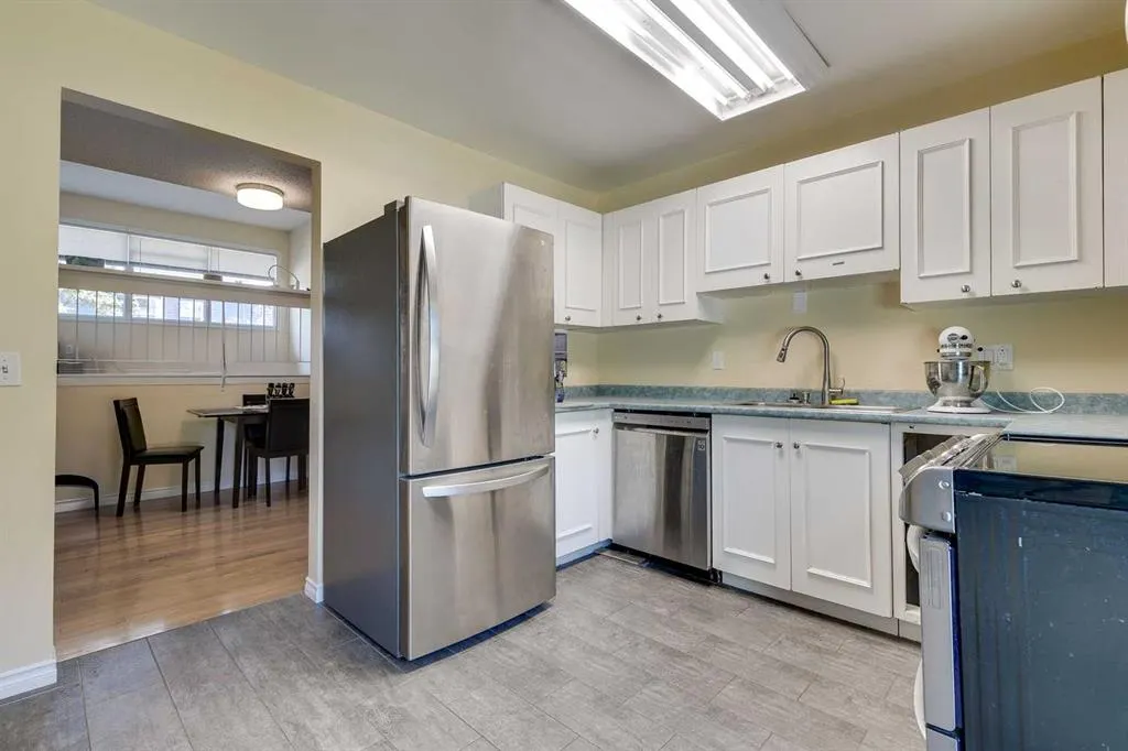 305 Brae Glen Road SW