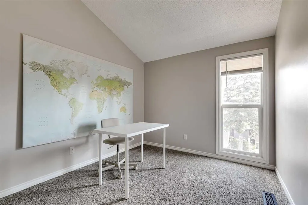 305 Brae Glen Road SW