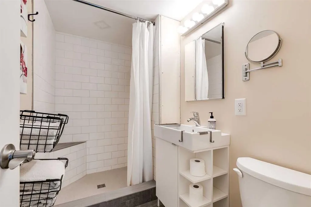 305 Brae Glen Road SW