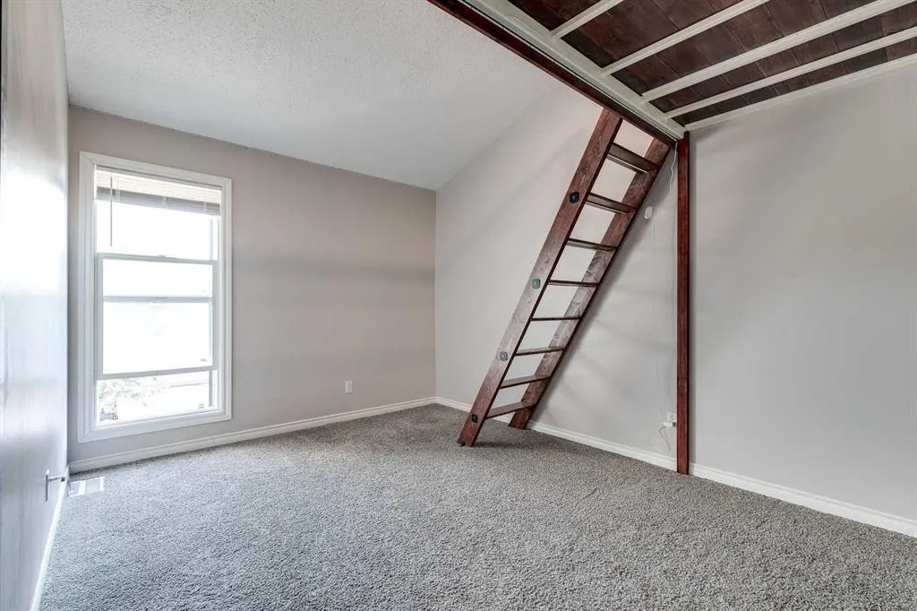 305 Brae Glen Road SW