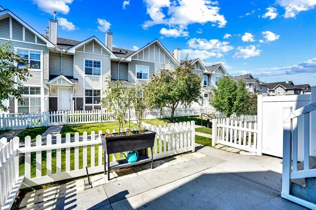 3174 New Brighton Gardens SE