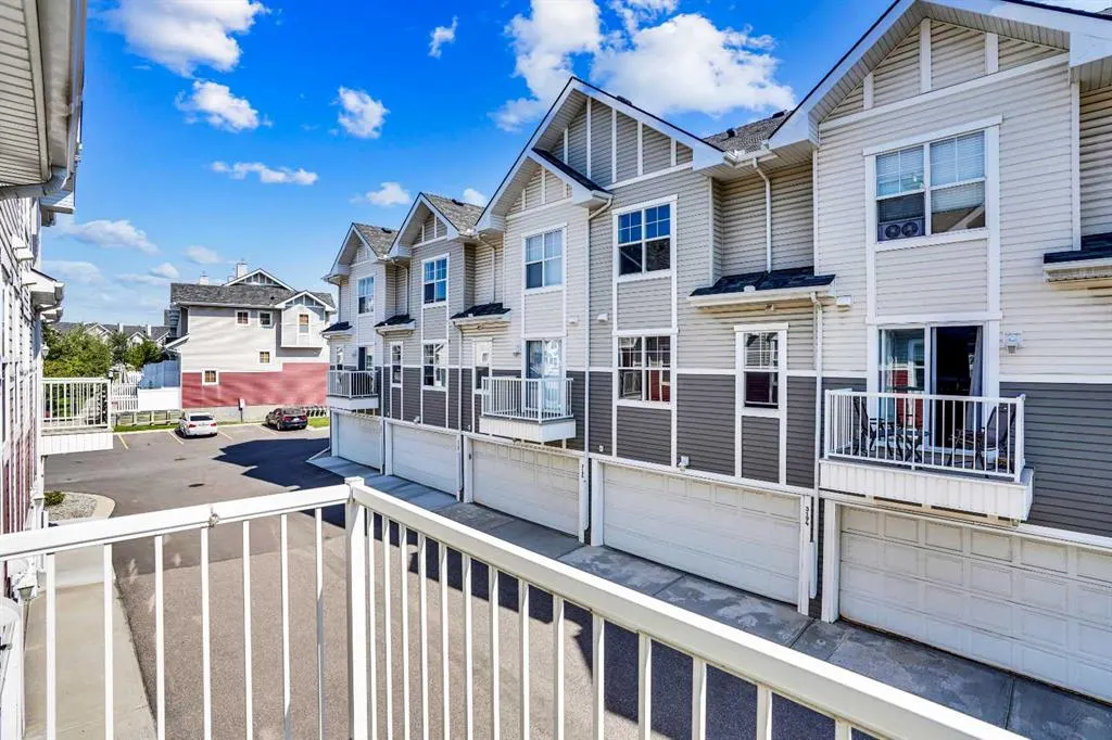 3174 New Brighton Gardens SE