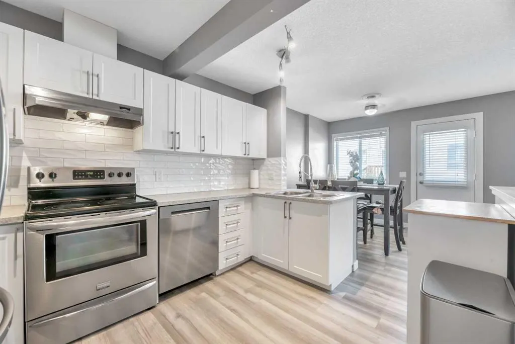 237 Willowbrook Close NW