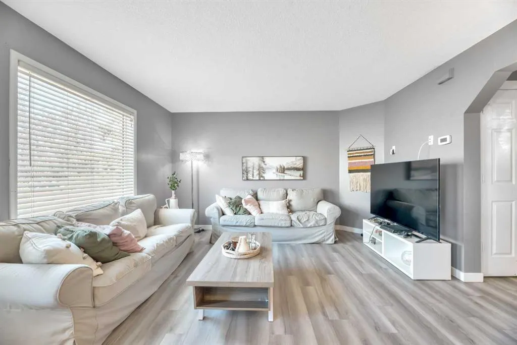 237 Willowbrook Close NW