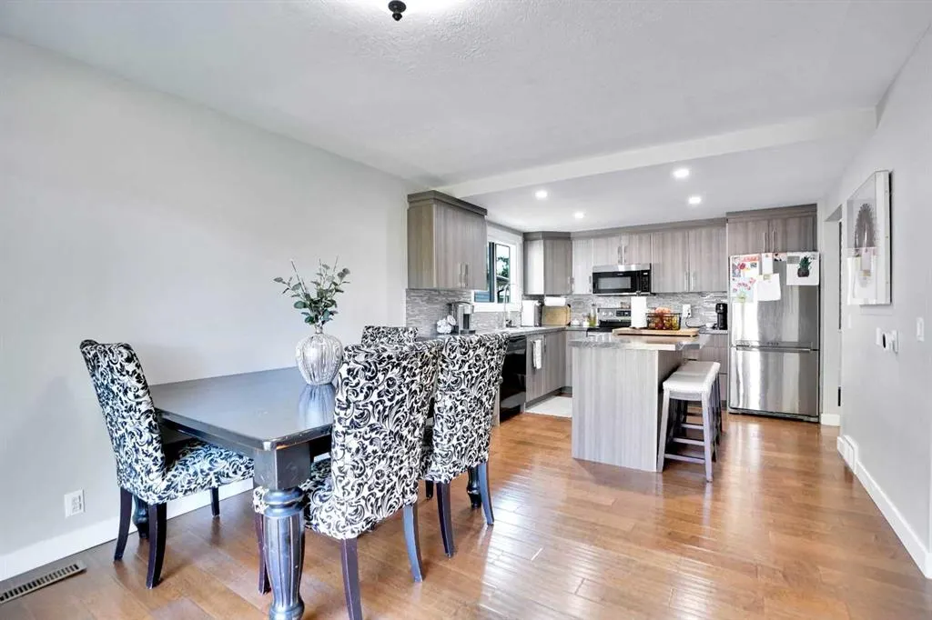 103 Castlebury Way NE