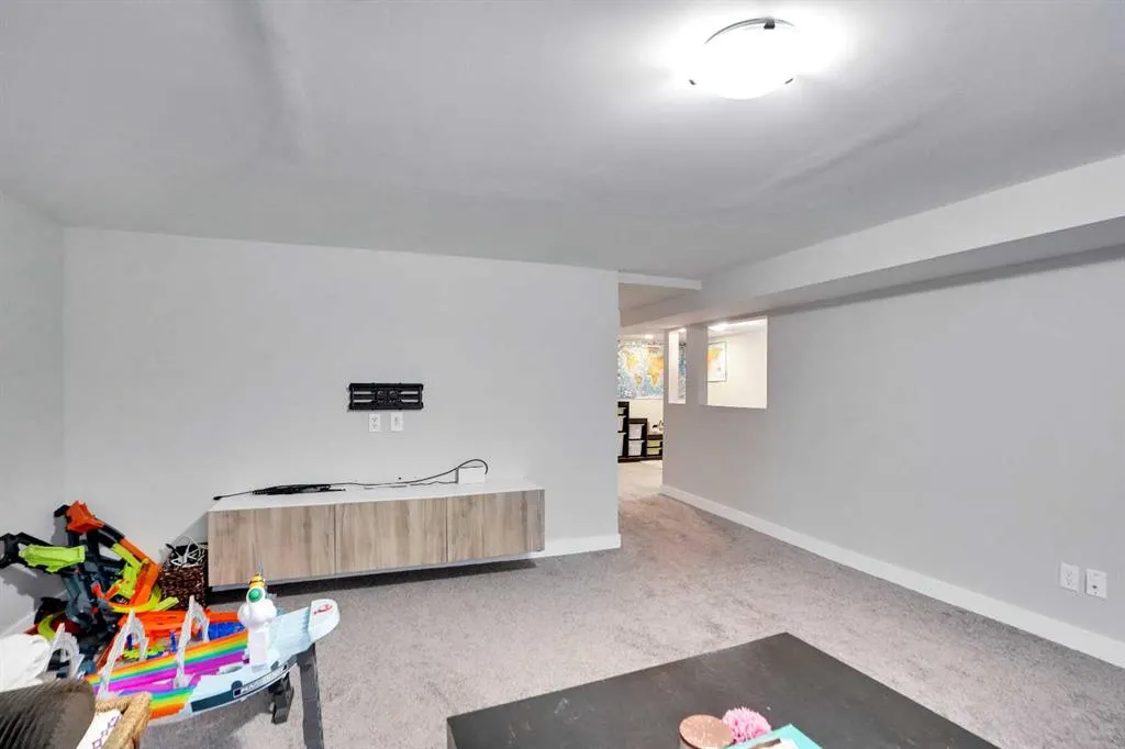 103 Castlebury Way NE