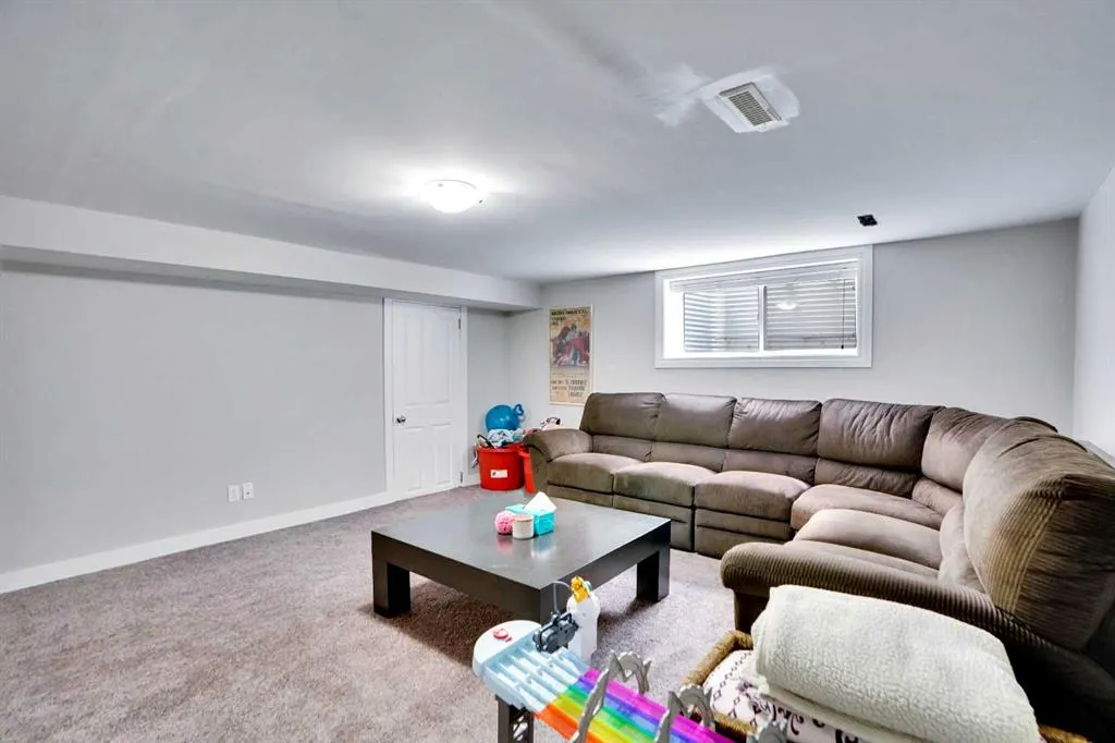 103 Castlebury Way NE