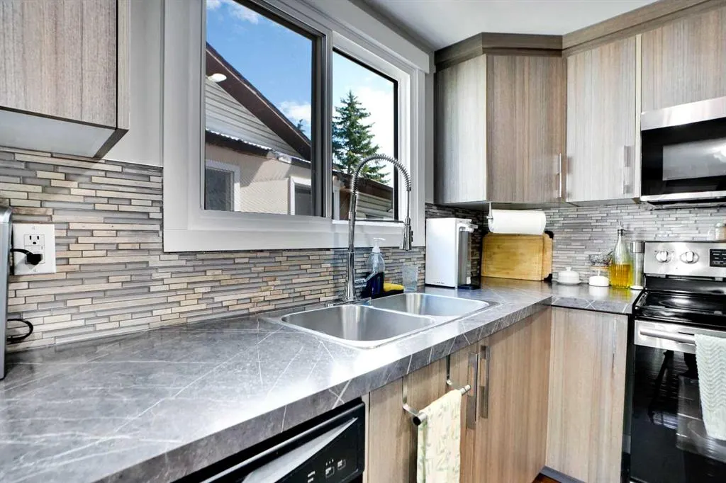 103 Castlebury Way NE