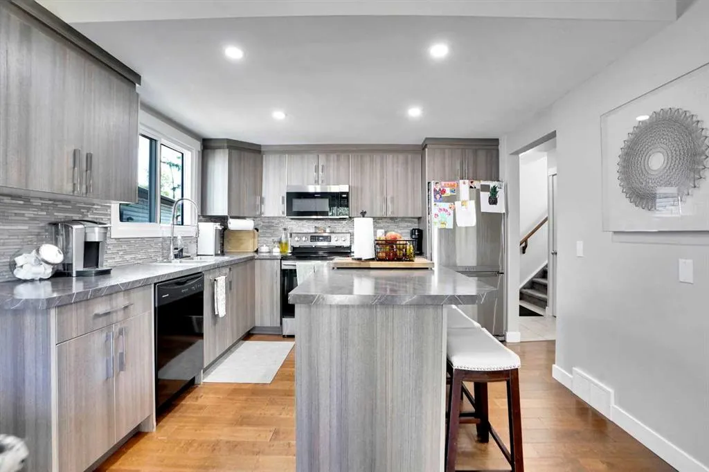 103 Castlebury Way NE