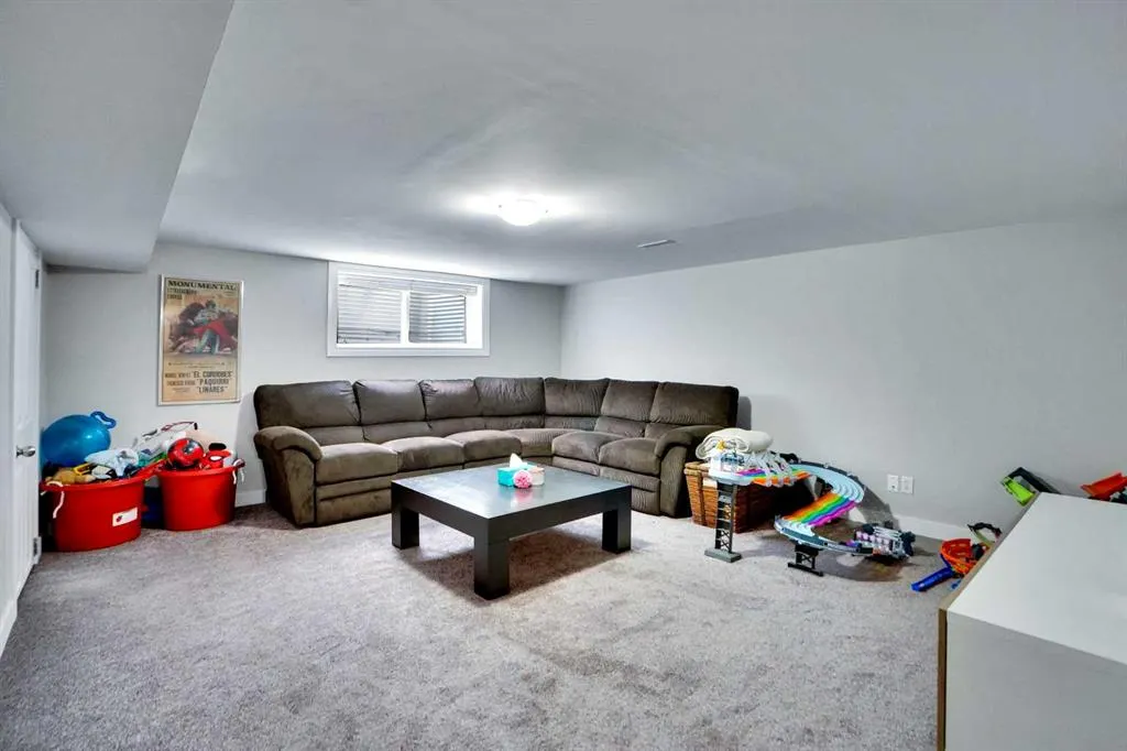 103 Castlebury Way NE