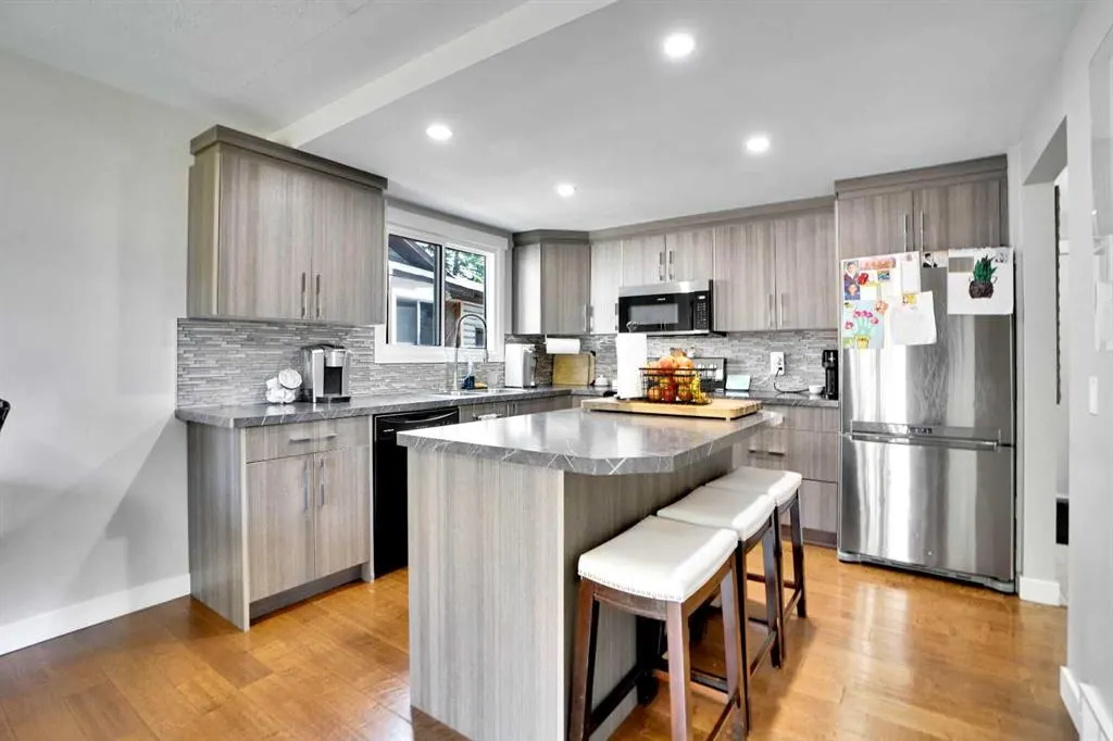 103 Castlebury Way NE