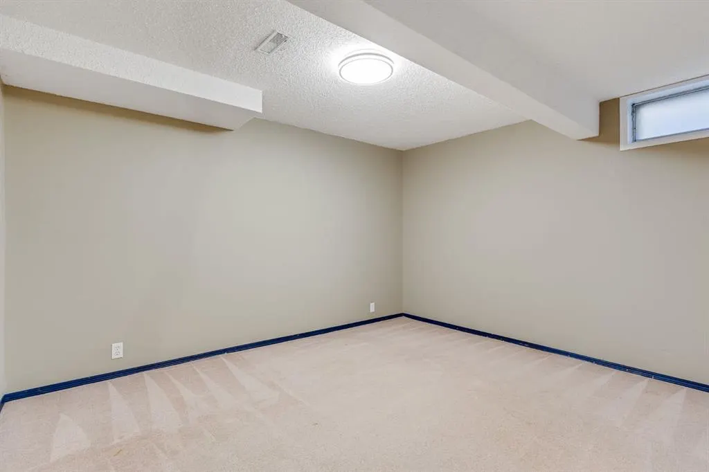 212 Mckerrell Way SE