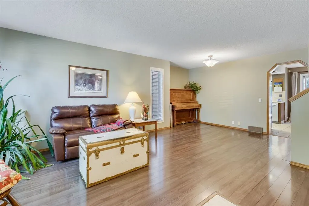 212 Mckerrell Way SE