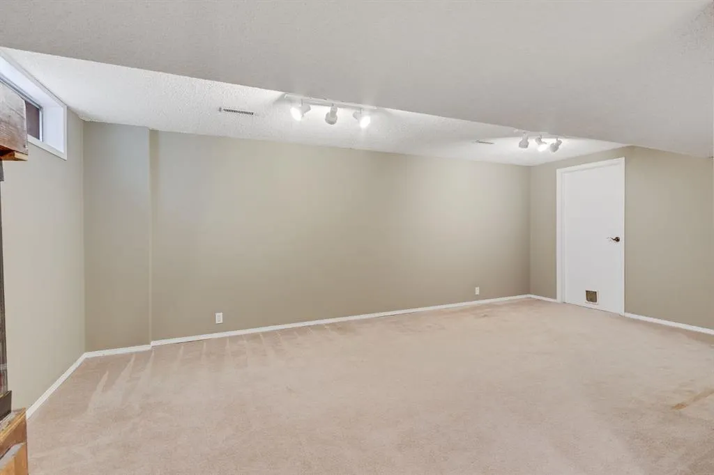 212 Mckerrell Way SE