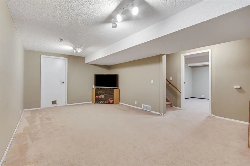 212 Mckerrell Way SE
