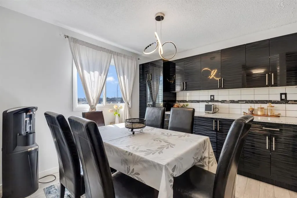 919 38 Street NE, #606