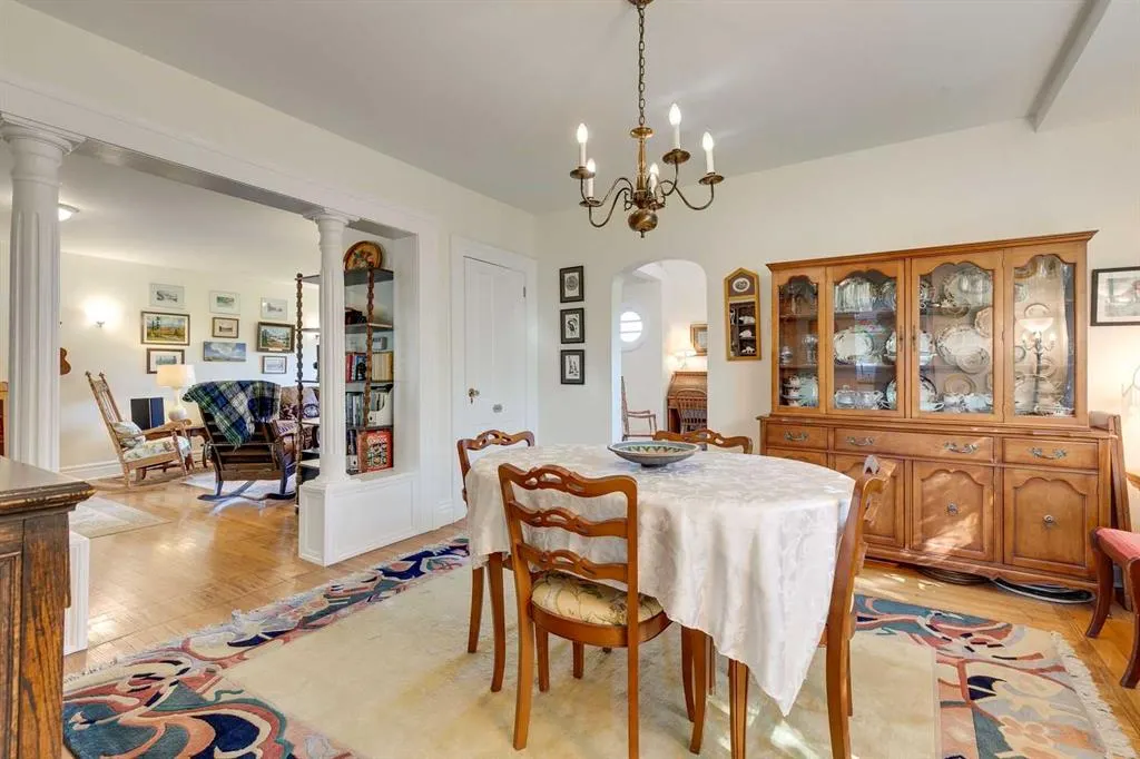 61 Elma Street W
