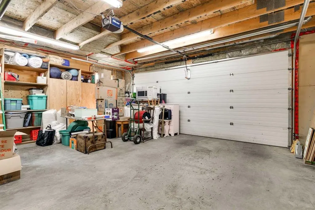 61 Elma Street W