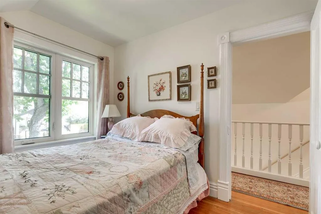 61 Elma Street W