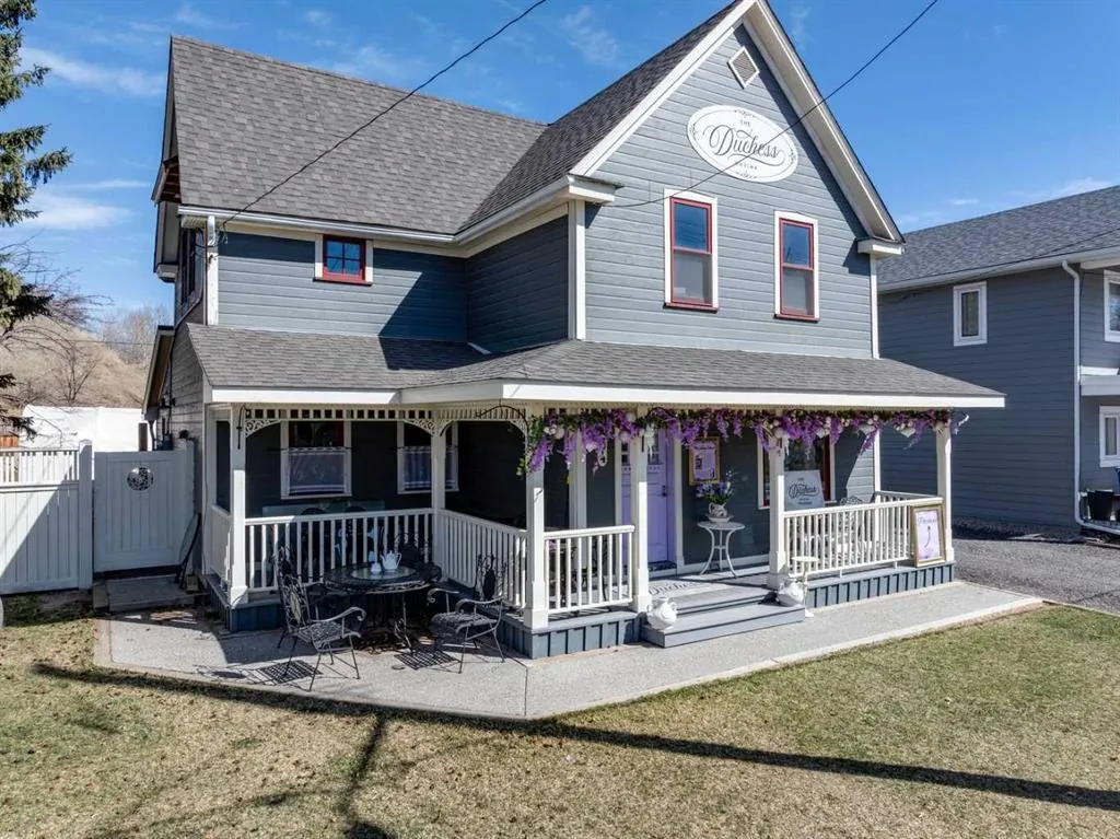 61 Elma Street W