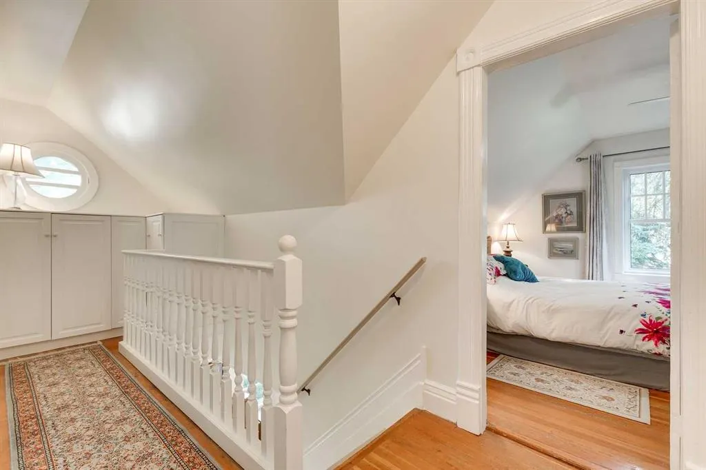 61 Elma Street W