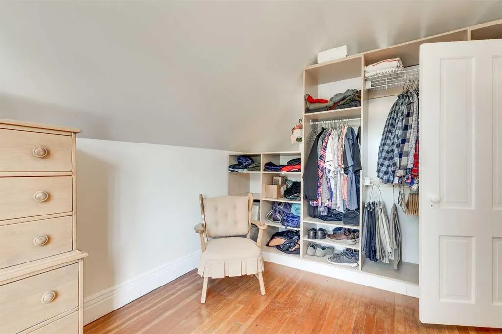 61 Elma Street W
