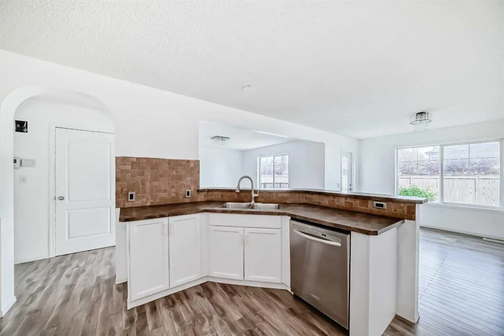 120 Springmere Grove