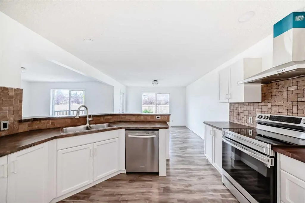120 Springmere Grove