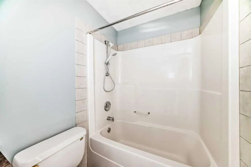 120 Springmere Grove