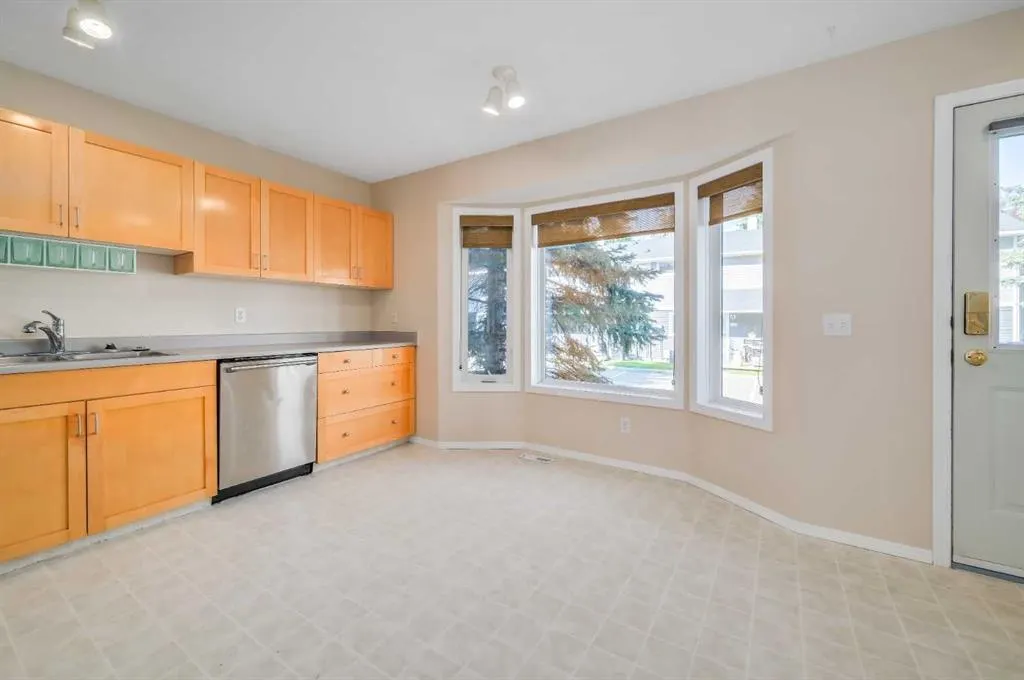 677 Regal Park NE