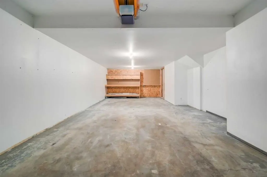 677 Regal Park NE