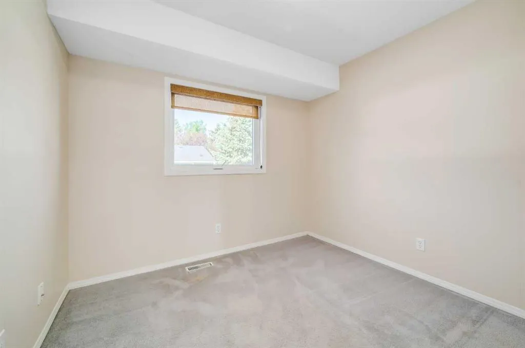 677 Regal Park NE